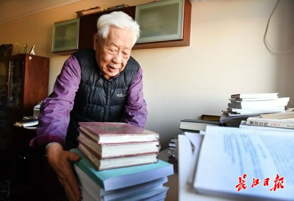 知網擅錄九旬教授論文賠償70多萬,房車價格10萬一20萬